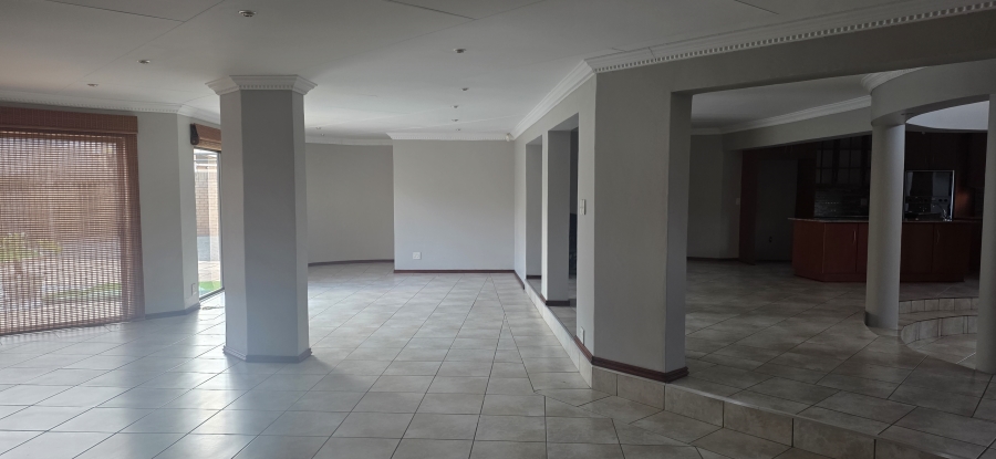 5 Bedroom Property for Sale in Roylglen Gardens Northern Cape